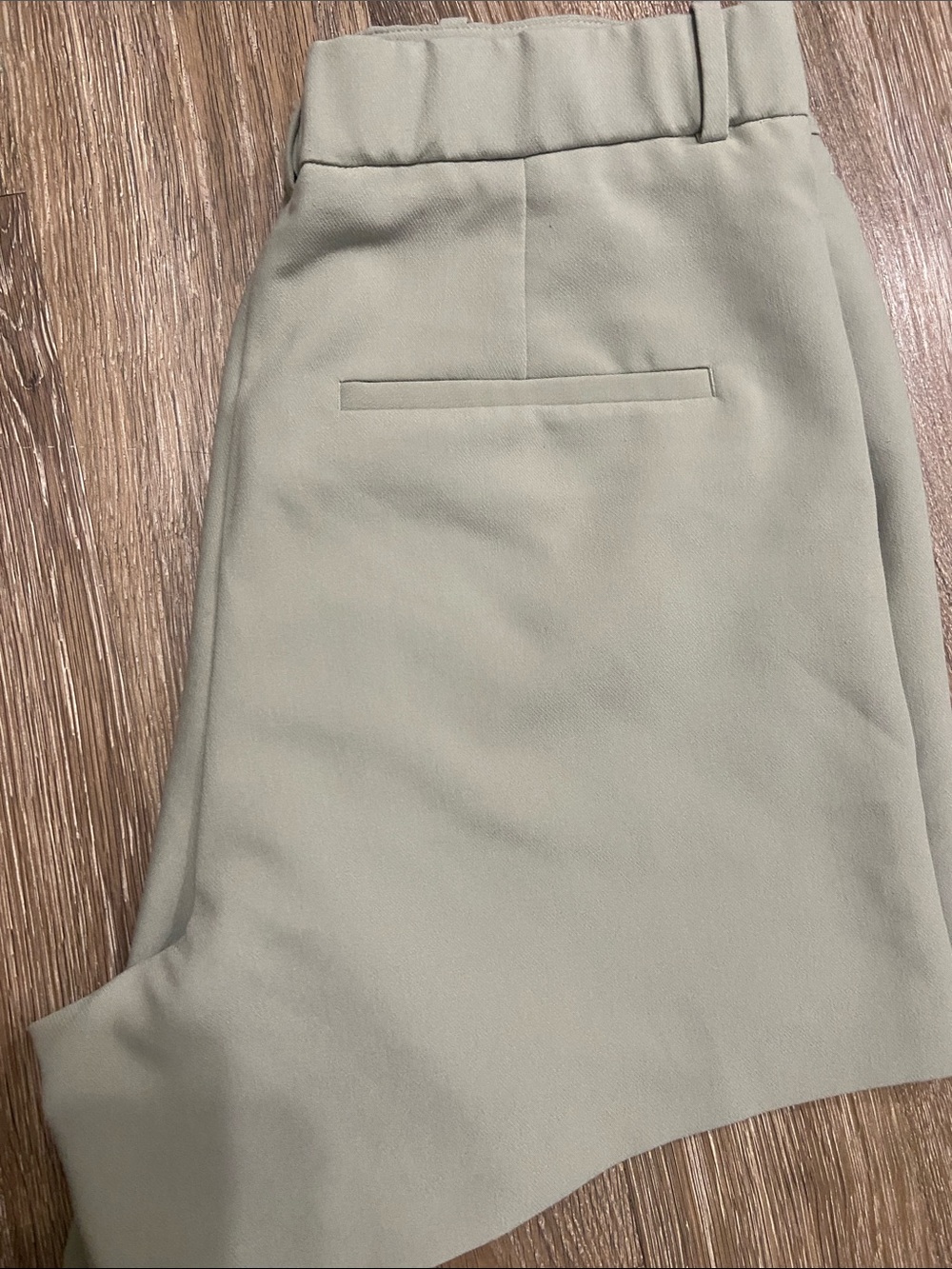Abercrombie& & Fitch  High-Rise Pleat Front Women’s Shorts - Light Olive Size 16 - Picture 6 of 8
